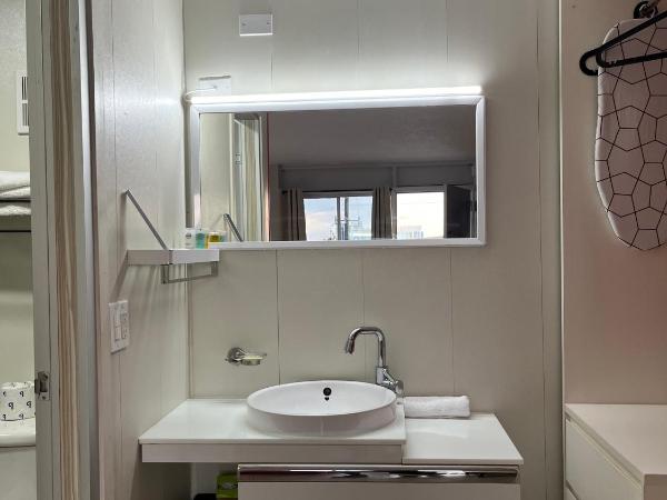 Travelodge by Wyndham Orlando at Heart of International Drive : photo 10 de la chambre chambre lit king-size - non-fumeurs