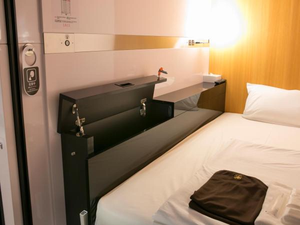 First Cabin Nishi Umeda : photo 5 de la chambre cabine classe affaires - réservée aux hommes