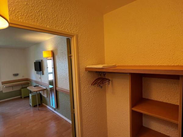 Ibis Budget Marseille Est Porte d'Aubagne : photo 6 de la chambre chambre standard