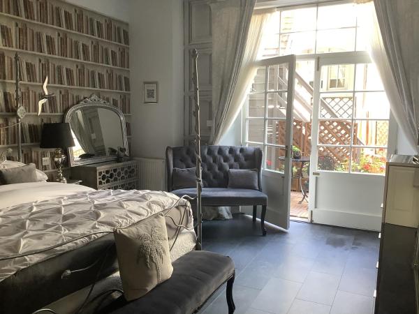 A Room in the City - West : photo 3 de la chambre deluxe king room with spa tub (room only)