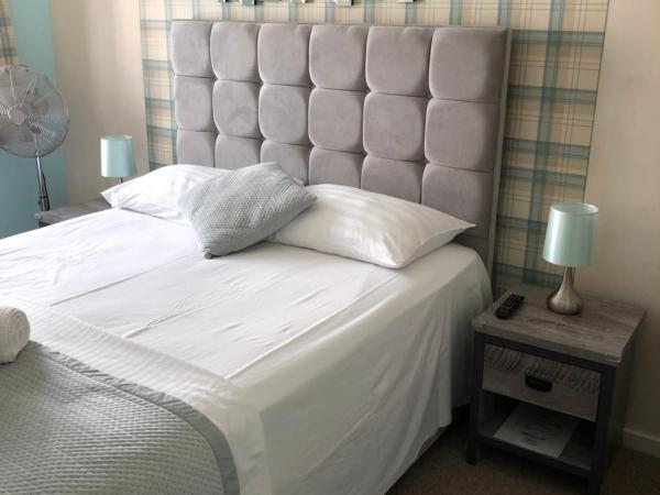 Brighton Surf Guest House : photo 1 de la chambre chambre lit king-size double - bleu-vert pâle & crème