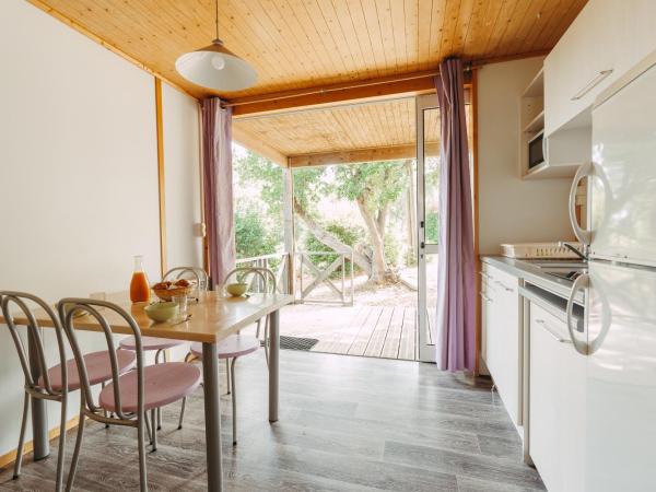 Village Vacances Le Parc Des Chênes (by Popinns) : photo 2 de la chambre chalet 2 chambres (4 personnes)