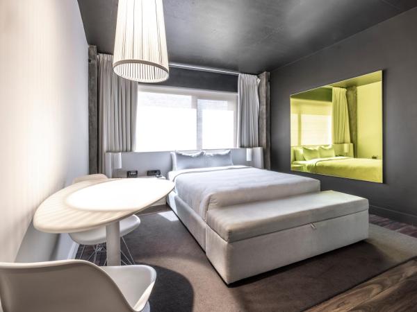 Hotel Zero 1 Montreal : photo 3 de la chambre chambre lit queen-size