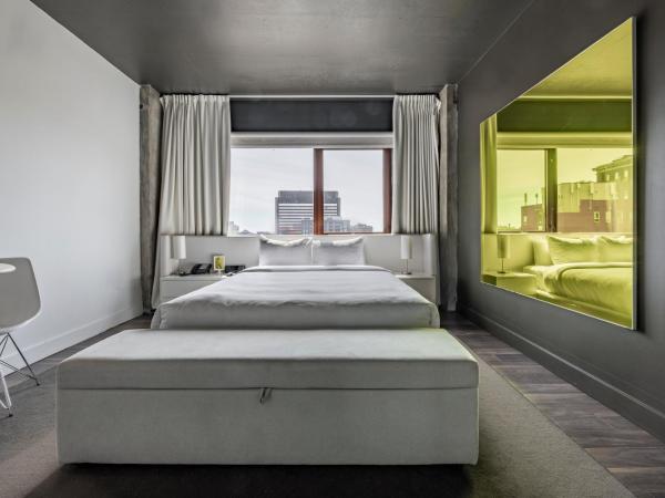 Hotel Zero 1 Montreal : photo 2 de la chambre chambre lit queen-size