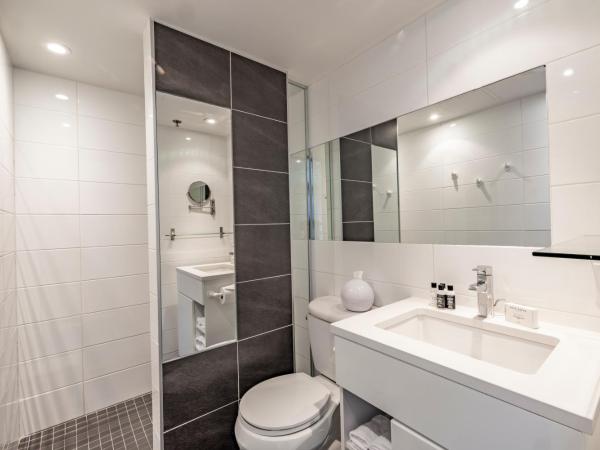 Hotel Zero 1 Montreal : photo 6 de la chambre chambre supérieure lit queen-size