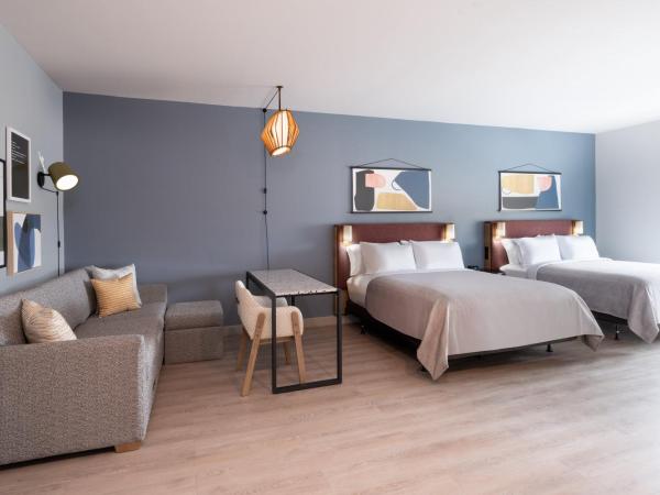 Atwell Suites - DENVER AIRPORT TOWER ROAD, an IHG Hotel : photo 2 de la chambre queen studio with two queen beds - hearing accessible, full kitchen, sofa bed