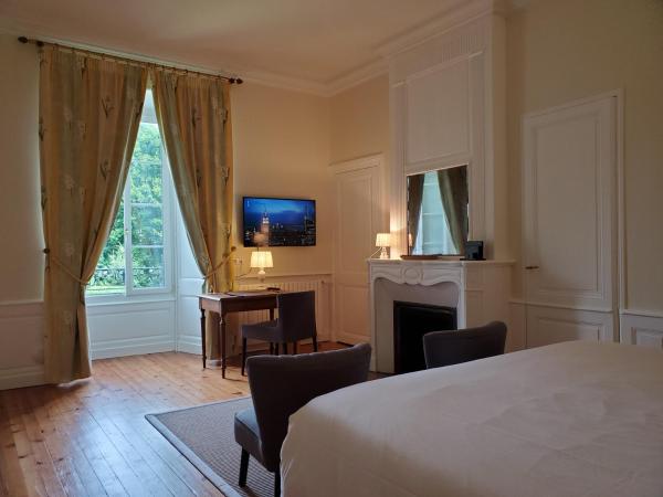 Logis des Tourelles : photo 10 de la chambre chambre double avec salle de bains privative