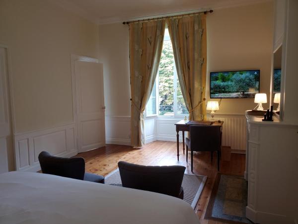 Logis des Tourelles : photo 10 de la chambre chambre double avec salle de bains privative