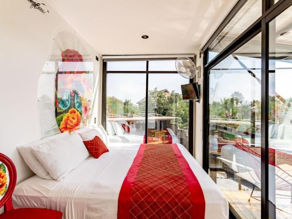 Cabane Container Hotel - ADULTS ONLY : photo 2 de la chambre chambre lit king-size - vue sur mer