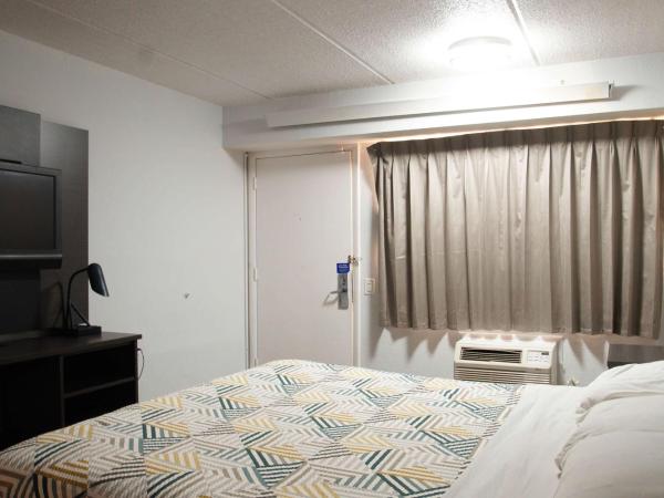 Motel 6-Charlotte, NC - Coliseum : photo 3 de la chambre chambre lit king-size - non-fumeurs