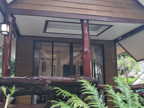 Lanta Fa Rung Beach Resort : photo 1 de la chambre bungalow avec terrasse