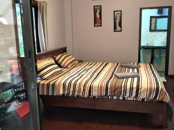 Lanta Fa Rung Beach Resort : photo 4 de la chambre bungalow avec terrasse