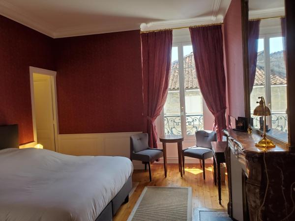 Logis des Tourelles : photo 9 de la chambre chambre double avec salle de bains privative