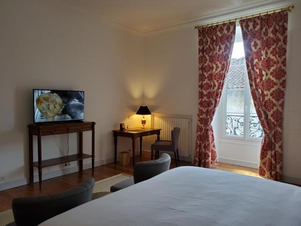 Logis des Tourelles : photo 9 de la chambre chambre double avec salle de bains privative