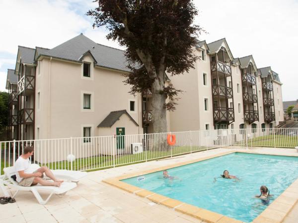 Résidence Pierre & Vacances Ty Mat : photo 3 de la chambre studio standard avec coin nuit dans alcôve et terrasse ou balcon (4 personnes)