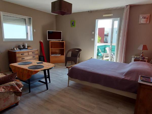 Chambre d'hôte Fleur de Potager : photo 2 de la chambre chambre double avec terrasse