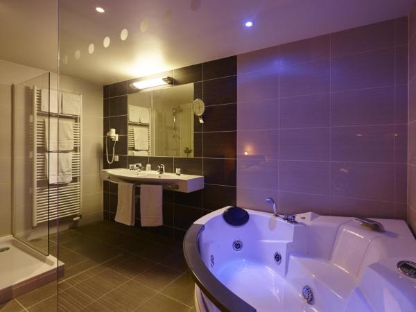 Hotel Europe : photo 3 de la chambre suite junior avec baignoire spa