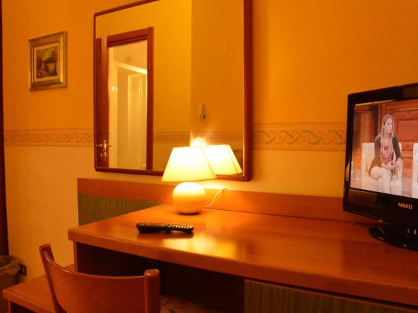 Hotel Genova : photo 8 de la chambre chambre double ou lits jumeaux