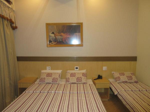 Hotel Sheik (Adults Only) : photo 5 de la chambre chambre triple standard