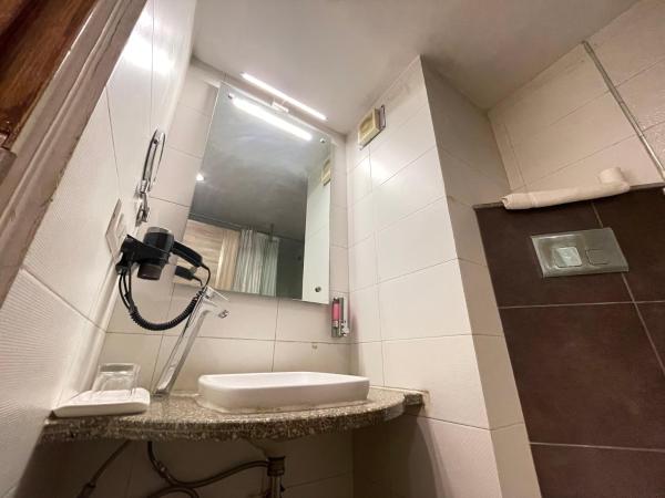 Surasena Regal Vista Agra : photo 6 de la chambre chambre double ou lits jumeaux exécutive