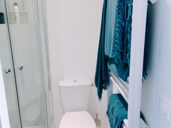 Irziana - Au jardin d'Henriville : photo 3 de la chambre chambre double avec salle de bains privative