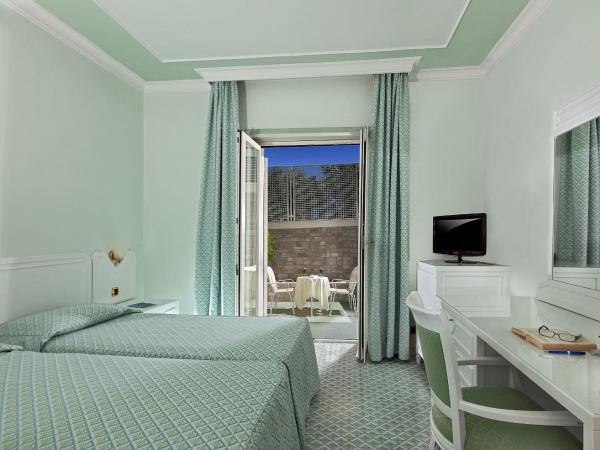 Grand Hotel Riviera : photo 2 de la chambre chambre double ou lits jumeaux - rez-de-chaussée