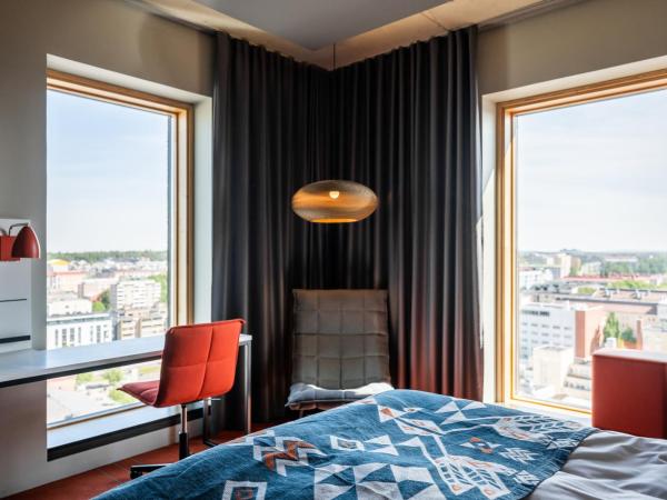 Solo Sokos Hotel Torni Tampere : photo 4 de la chambre chambre lit king-size de luxe avec lit d'appoint