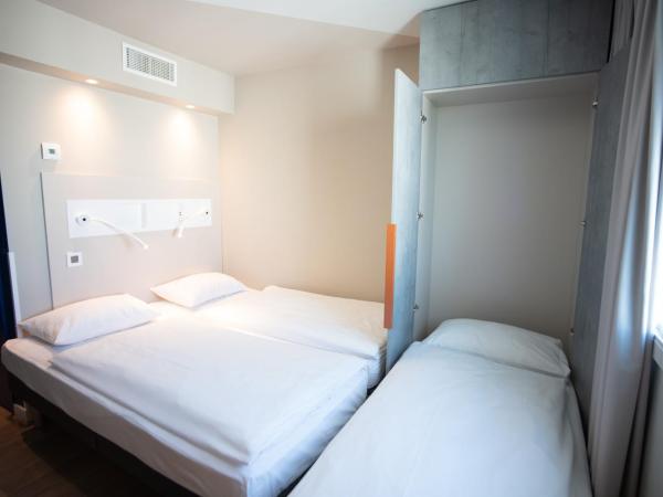 ibis budget Fribourg : photo 2 de la chambre chambre triple