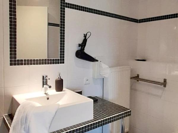 La Ferme du Soyeuru : photo 1 de la chambre chambre double ou lits jumeaux - vue sur jardin