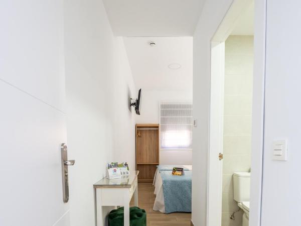 Hostal Romerito : photo 6 de la chambre chambre lits jumeaux deluxe