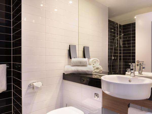 Holiday Inn Express Toulon - Est, an IHG Hotel : photo 7 de la chambre chambre double standard avec canapé-lit