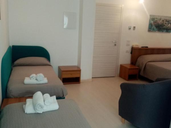 Hotel Ribot : photo 3 de la chambre chambre quadruple supérieure