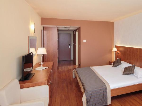 Hotel Umag Plava Laguna : photo 2 de la chambre chambre Économique avec petit lit double - côté parc