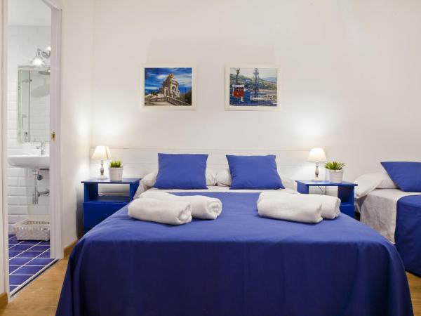 Blue Barcelona : photo 6 de la chambre chambre triple avec salle de bains privative
