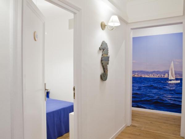 Blue Barcelona : photo 8 de la chambre chambre double avec salle de bains commune