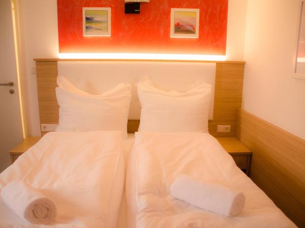 Alpha & Omega Hotel : photo 2 de la chambre chambre double