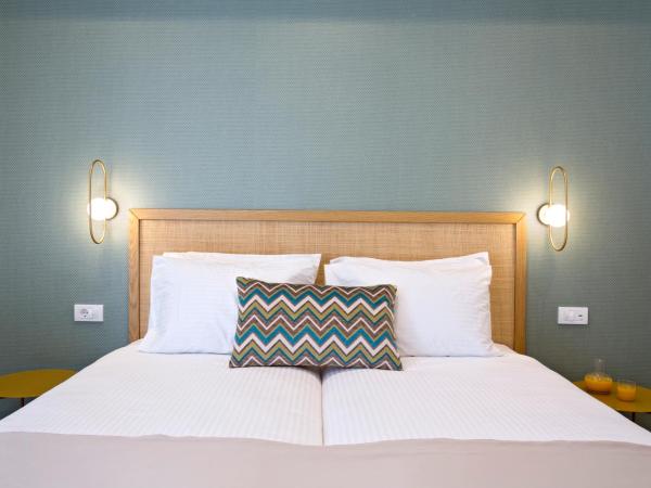 Hypnos Inn Athens : photo 4 de la chambre chambre supérieure avec balcon