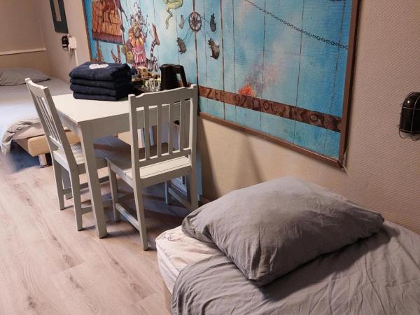 Simplon Hostel : photo 2 de la chambre chambre quadruple standard