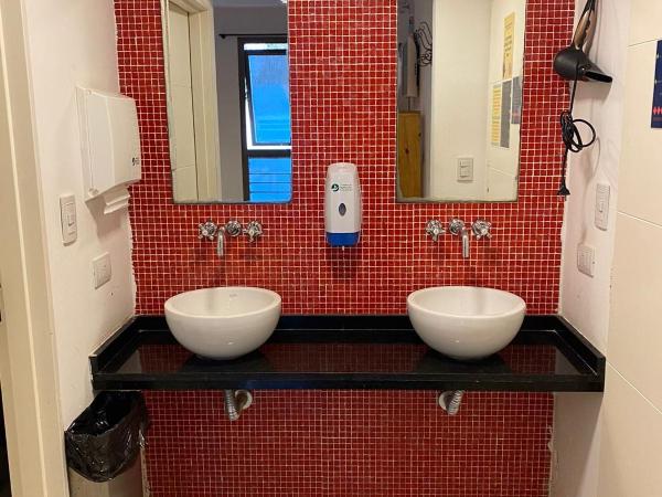 Malevo Murana Hostel : photo 2 de la chambre chambre quadruple avec salle de bains privative