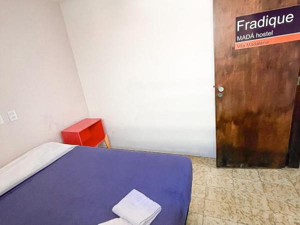 MADÁ hostel : photo 3 de la chambre chambre double avec salle de bains privative
