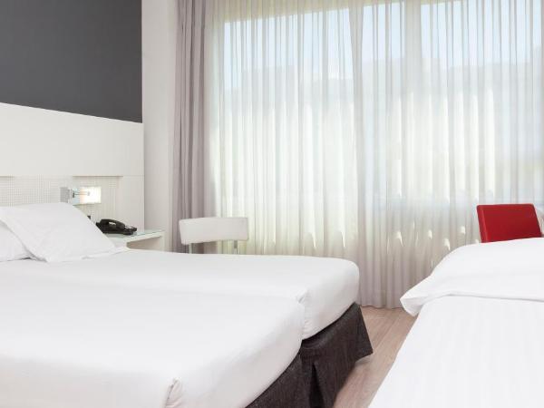 Axor Feria : photo 2 de la chambre chambre triple avec navette aéroport gratuite