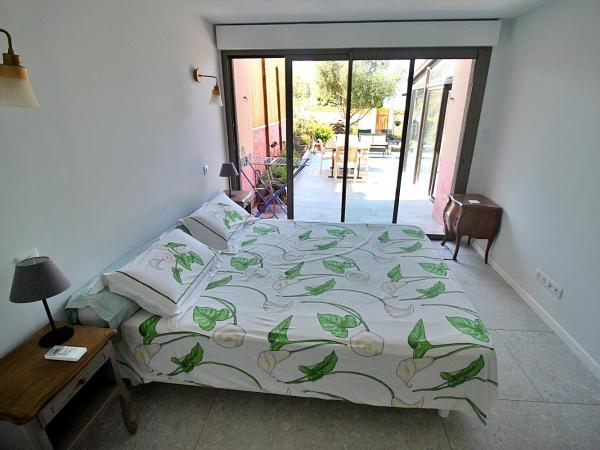 Rez de villa Aspretto Lazaret : photo 5 de la chambre appartement - vue sur jardin