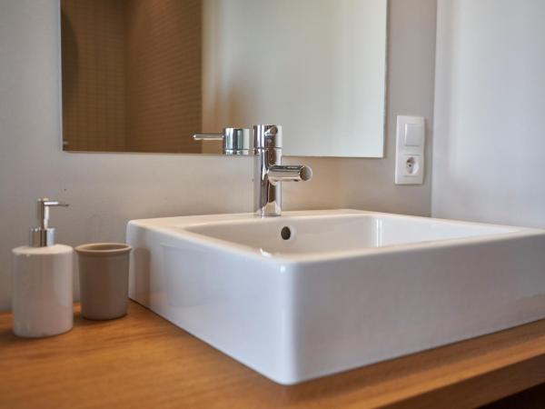 Château Bonalgue - Pomerol : photo 4 de la chambre chambre double avec balcon