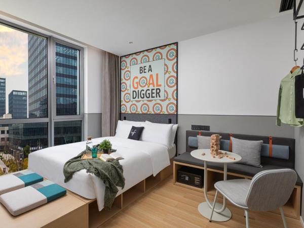 lyf by Ascott Hongqiao Shanghai NECC : photo 2 de la chambre all together