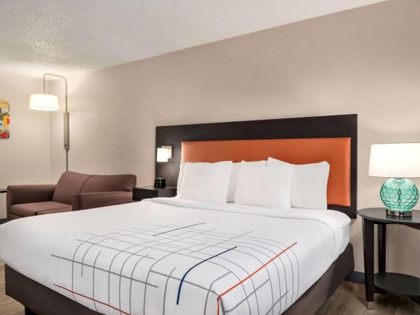 La Quinta Inn by Wyndham Columbus Airport Area : photo 2 de la chambre chambre lit king-size deluxe
