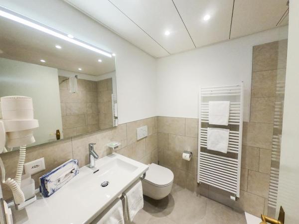 Hotel La Perla : photo 6 de la chambre superior panorama double room with balcony lake view