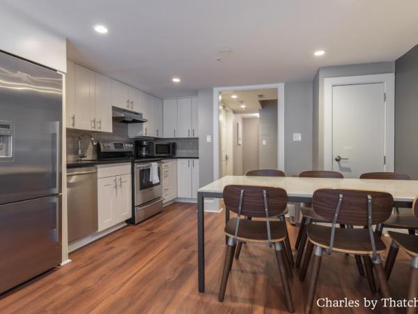 J Miller Flats by Thatch : photo 3 de la chambre appartement 3 chambres (1)