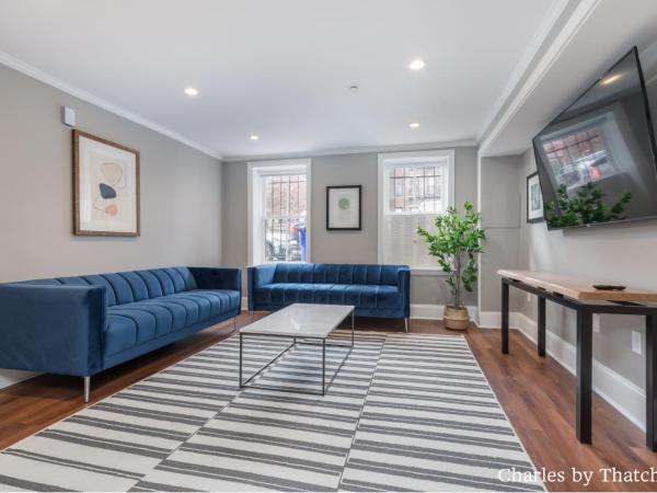 J Miller Flats by Thatch : photo 1 de la chambre appartement 3 chambres (1)