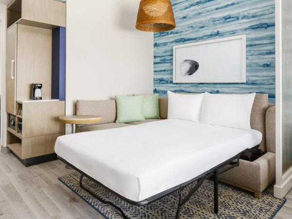 Hyatt Place Panama City Beach - Beachfront : photo 4 de la chambre king suite with sofa bed, balcony and gulf view - disability access