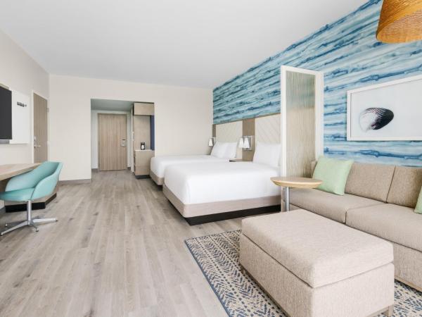 Hyatt Place Panama City Beach - Beachfront : photo 2 de la chambre queen room with two queen beds, balcony and gulf view